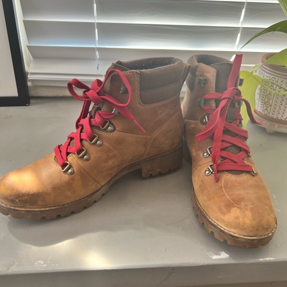 Women's Ellendale Mid hiker wheat Lace-Up Boot - Picture 2 of 9